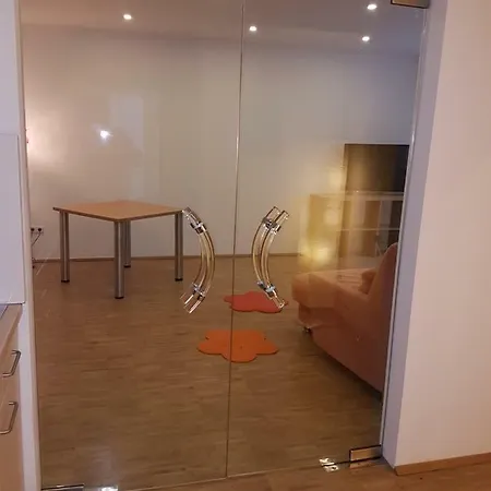 Wohnen Im Souterrain Einer Apartment