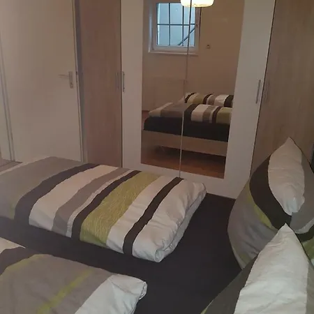 Wohnen Im Souterrain Einer Apartment *