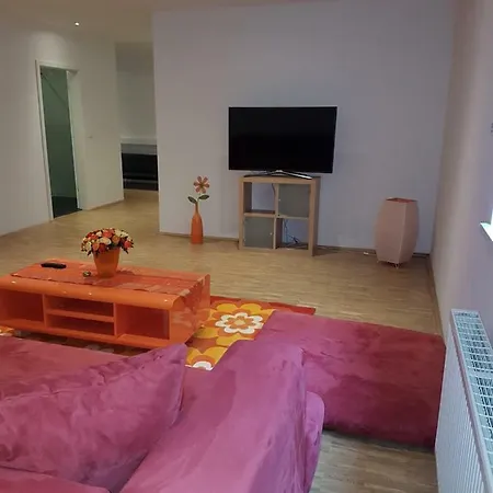 Appartement Wohnen Im Souterrain Einer *