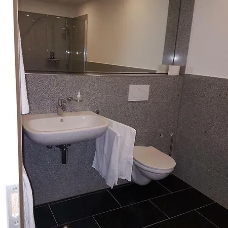 Appartement Wohnen Im Souterrain Einer *